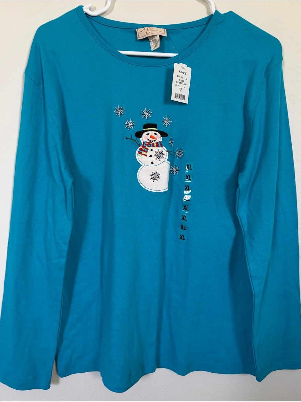 Me Sportwear Teal Long-Sleeve Women's Top with Embroidered Snowman